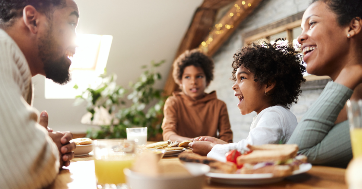 family-conversations-at-dinner-table